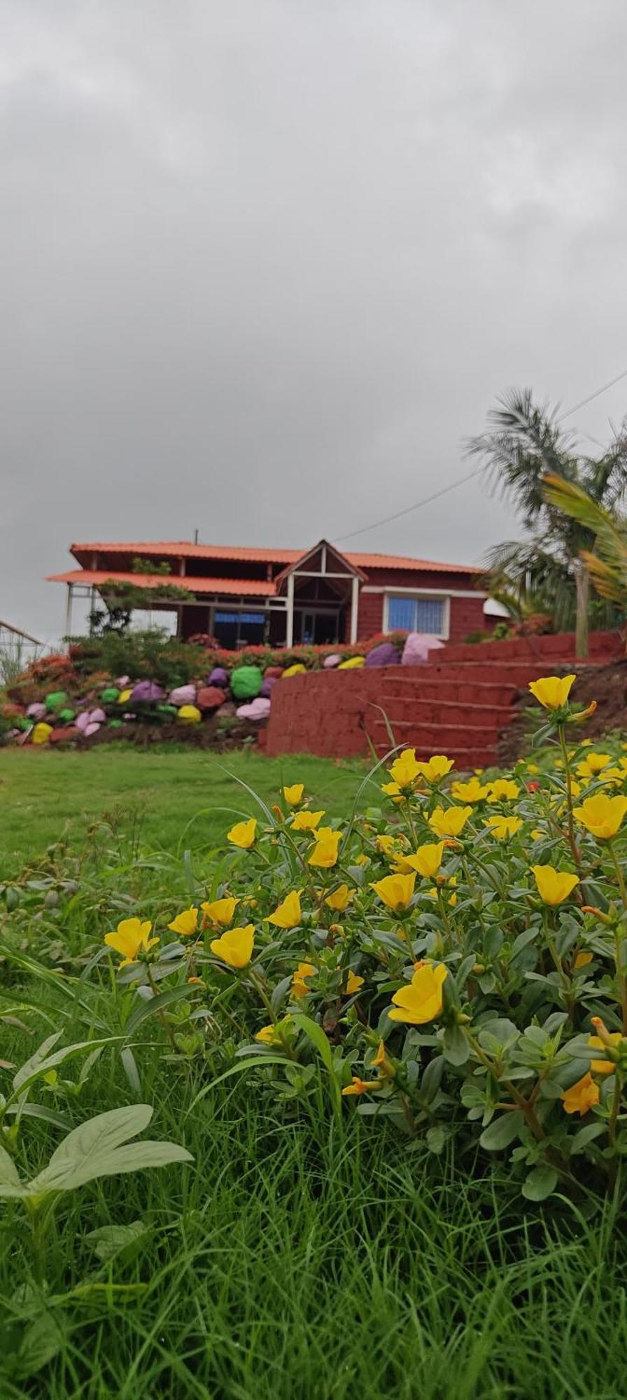Veera Farmhouse,Villa Kolhapur Eksteriør billede