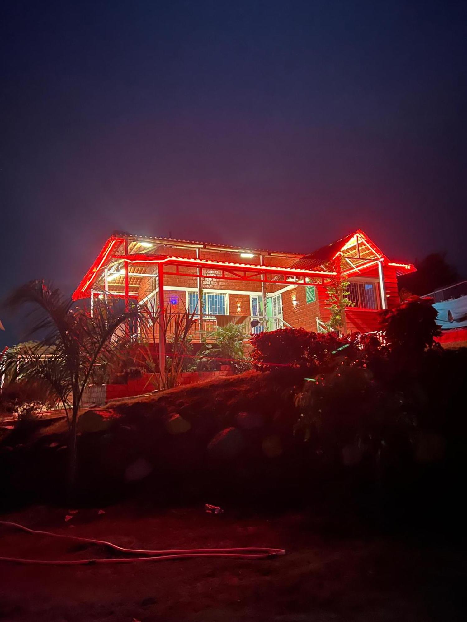 Veera Farmhouse,Villa Kolhapur Eksteriør billede