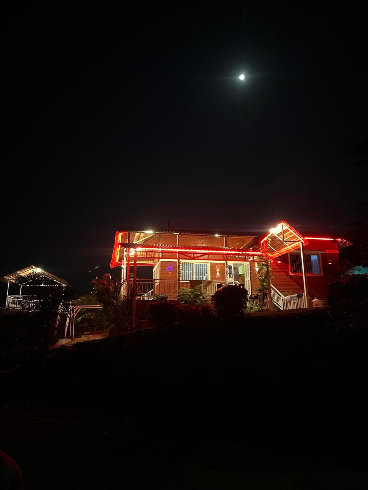 Veera Farmhouse,Villa Kolhapur Eksteriør billede